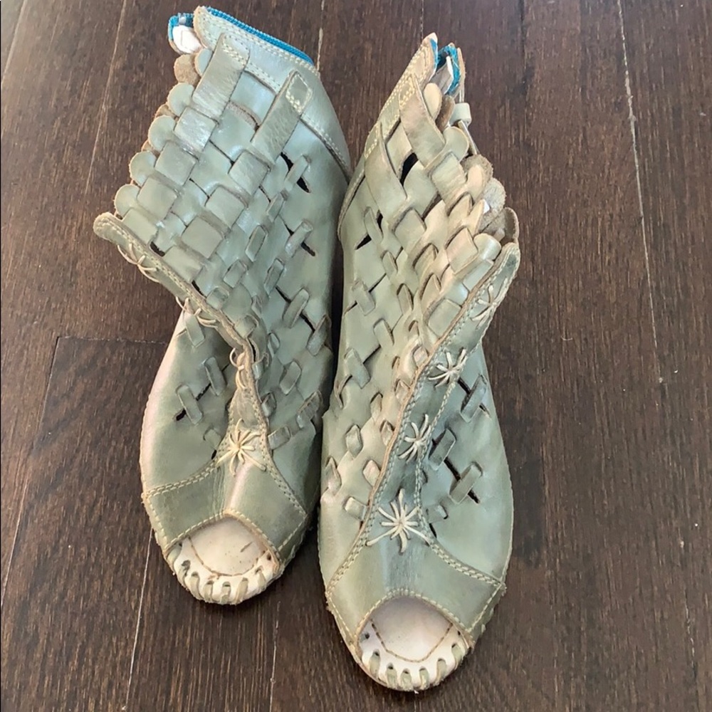 Safe green sandals